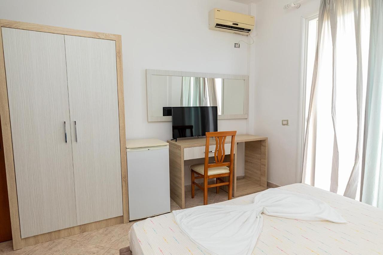 Hotel Dini Radhima Kültér fotó