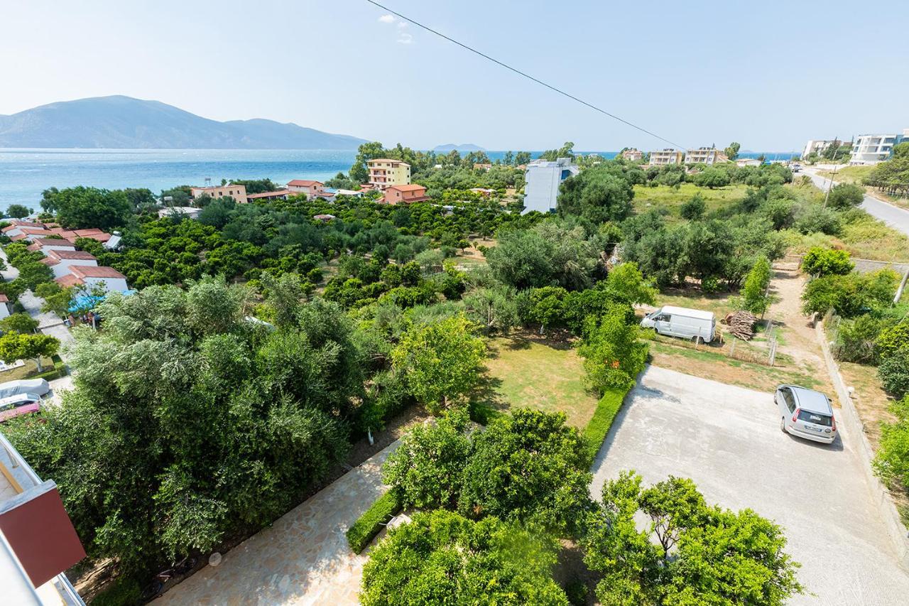 Hotel Dini Radhima Kültér fotó