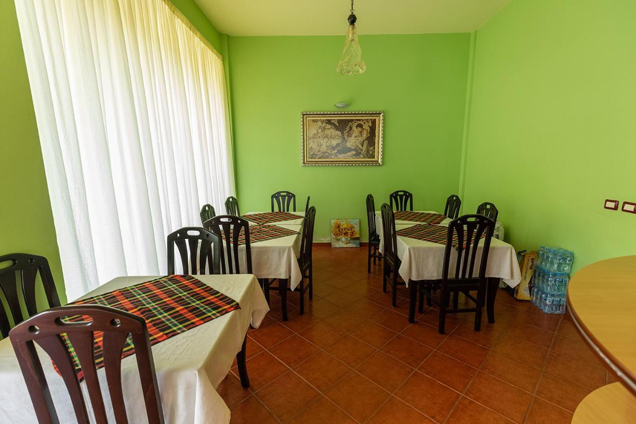 Hotel Dini Radhima Kültér fotó