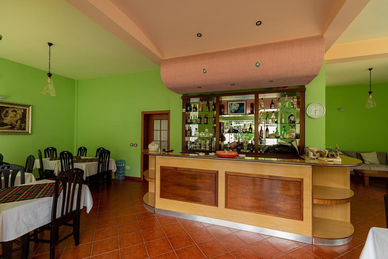 Hotel Dini Radhima Kültér fotó