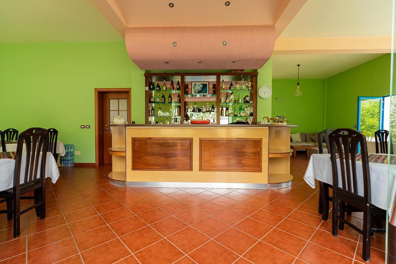 Hotel Dini Radhima Kültér fotó
