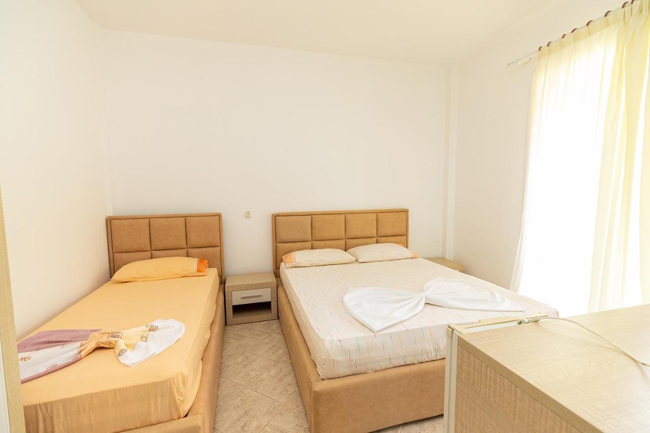 Hotel Dini Radhima Kültér fotó
