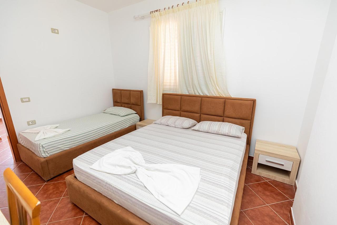 Hotel Dini Radhima Kültér fotó