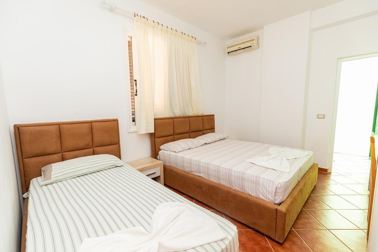 Hotel Dini Radhima Kültér fotó