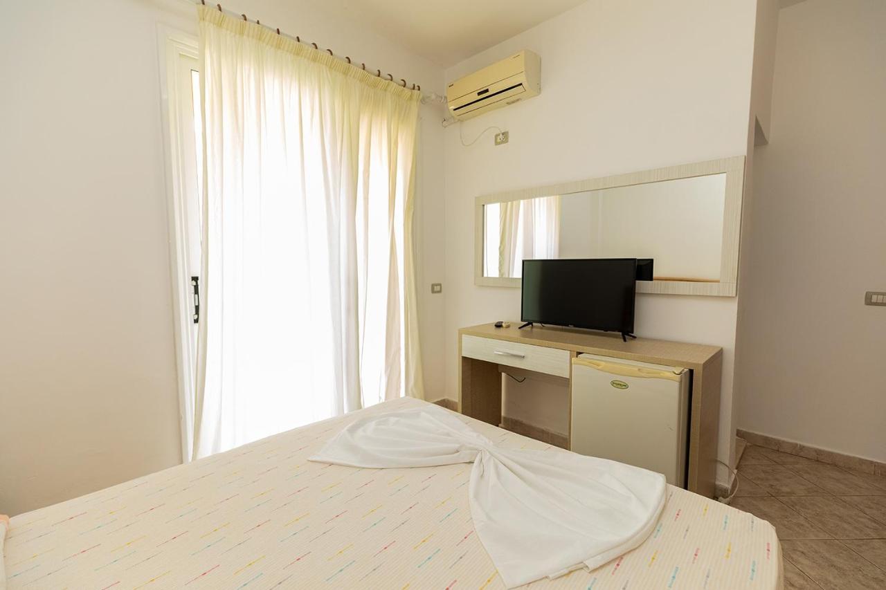 Hotel Dini Radhima Kültér fotó