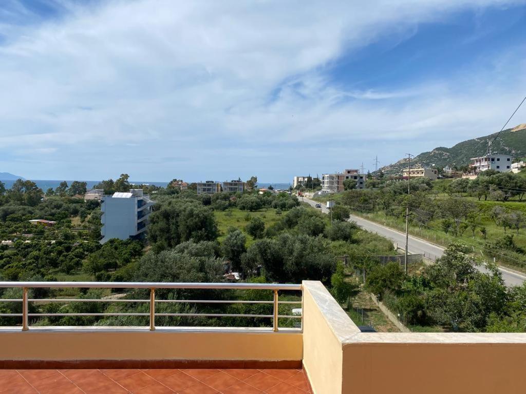 Hotel Dini Radhima Kültér fotó