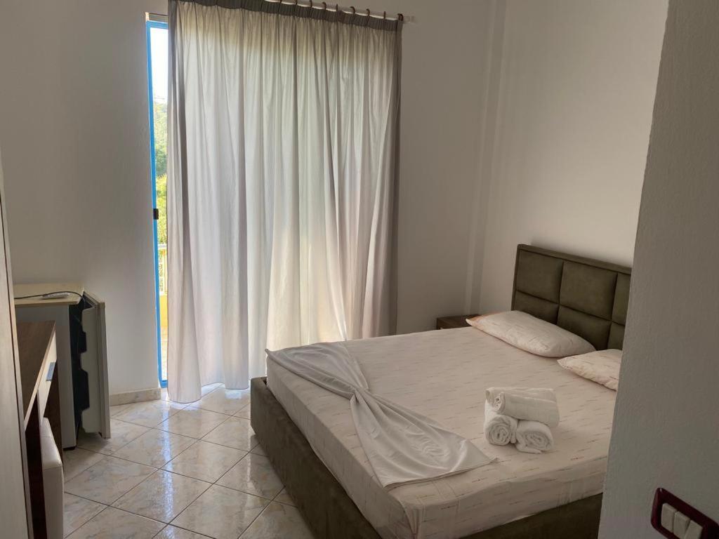 Hotel Dini Radhima Kültér fotó