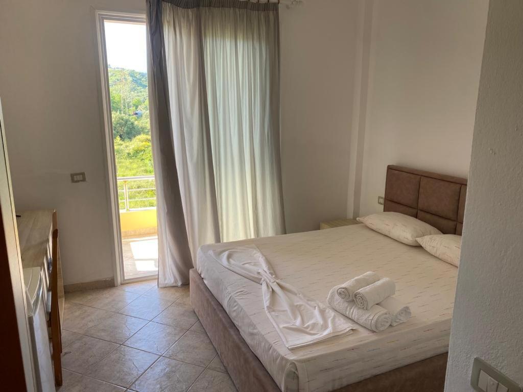 Hotel Dini Radhima Kültér fotó