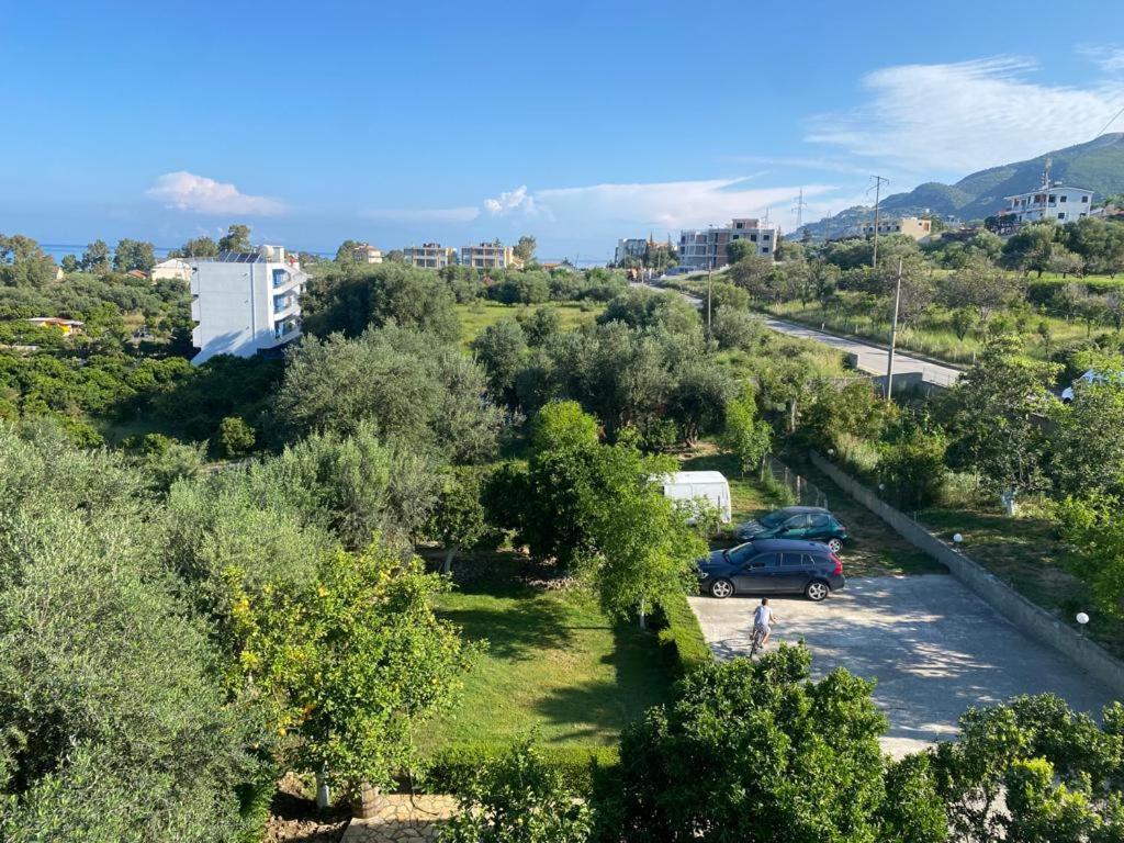 Hotel Dini Radhima Kültér fotó