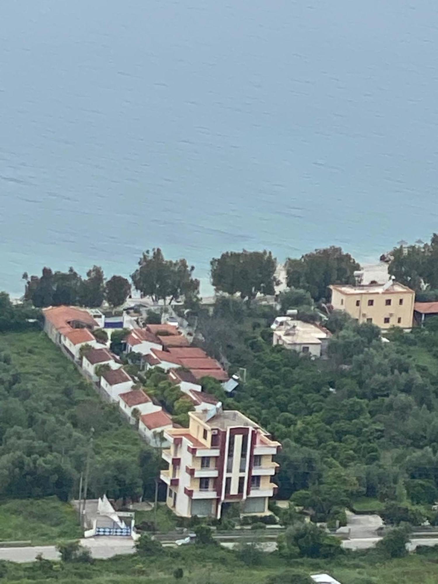 Hotel Dini Radhima Kültér fotó