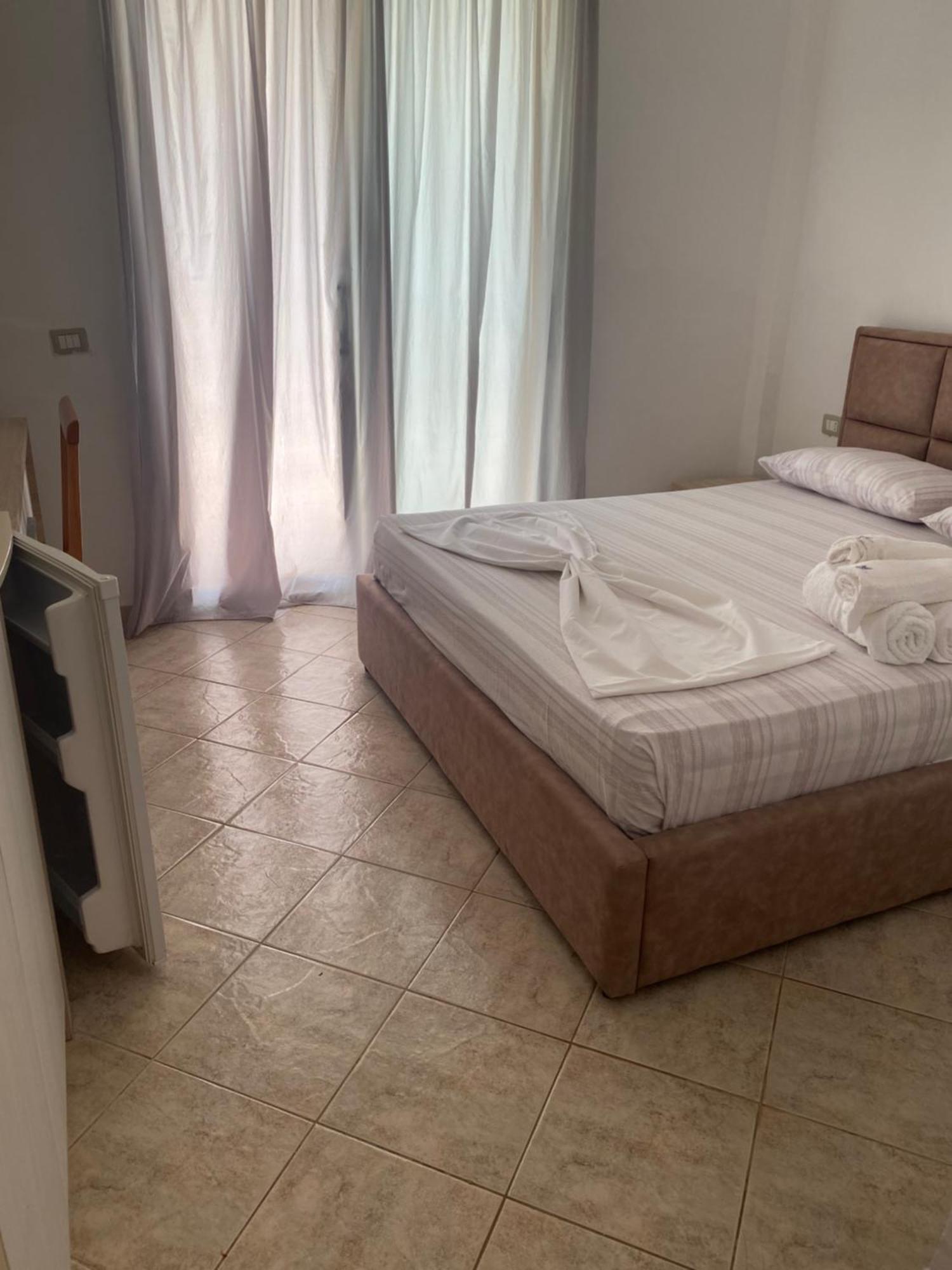 Hotel Dini Radhima Kültér fotó